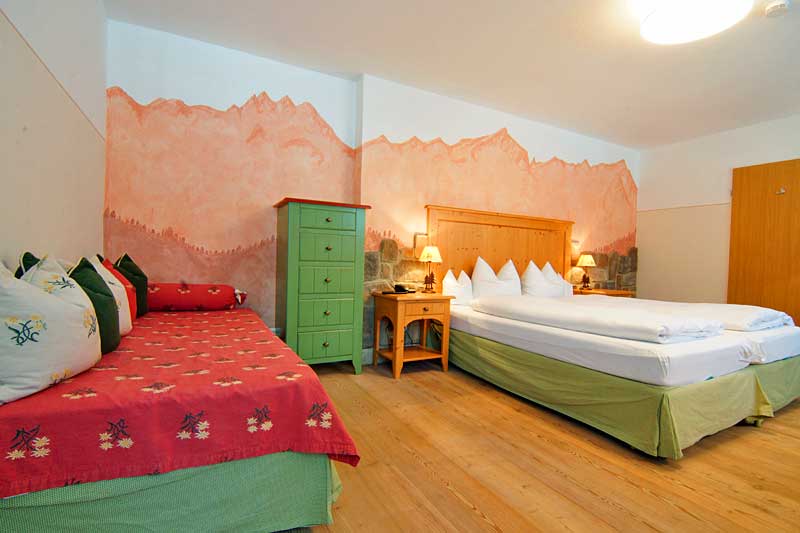 Dreibettzimmer, ca. 28m² ohne Balkon